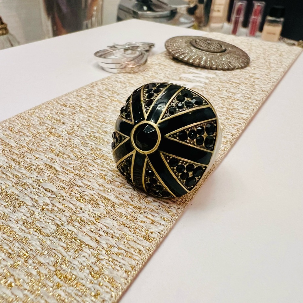 Unique Vintage Black and Gold Ring Size 7 - Picture 4 of 4